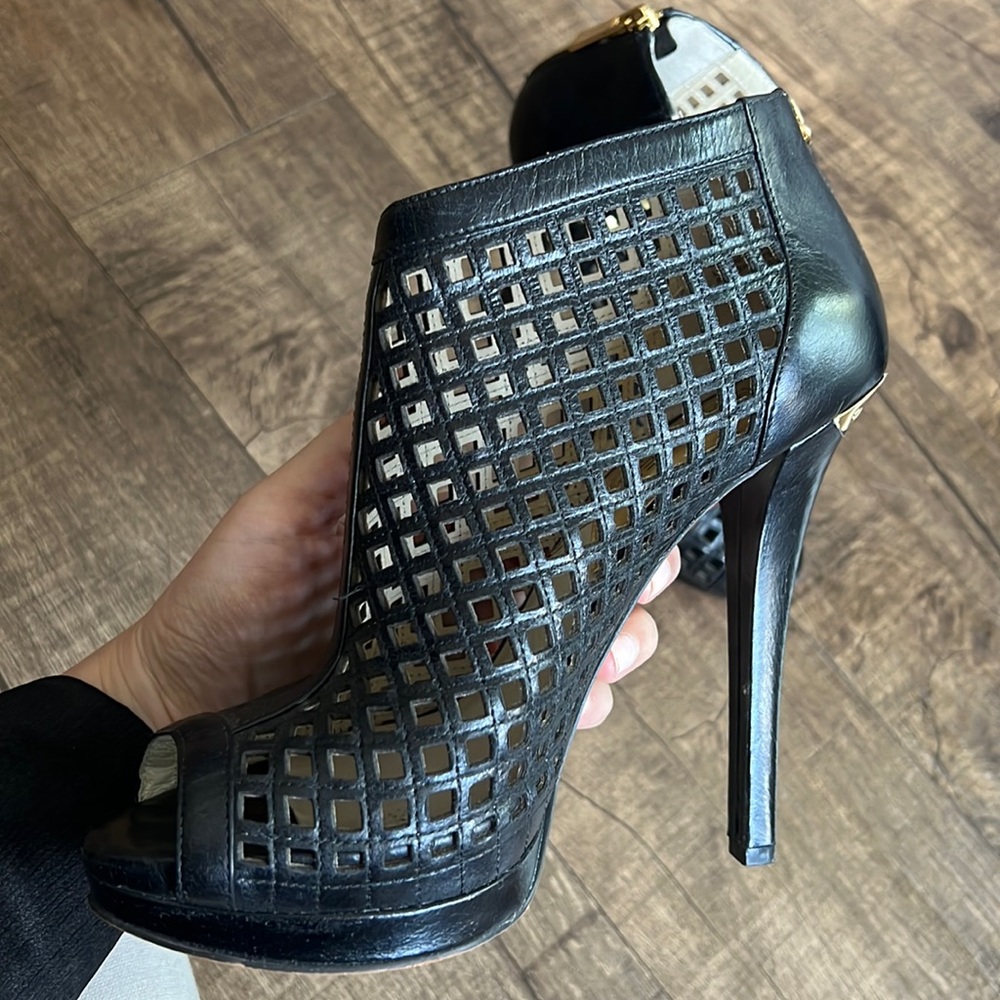 Black Michael kors heels size 8